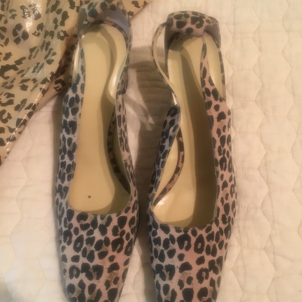 LEOPARD PATTERNED PUMPS/LEOPAARD DESIGN HEELS 9M